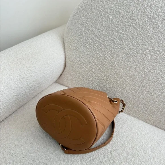 Authentic Chanel Bucket Bag GHW - Picture 8 of 9